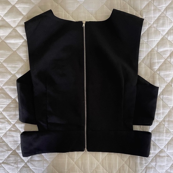 Cut Out Top - Picture 2 of 4